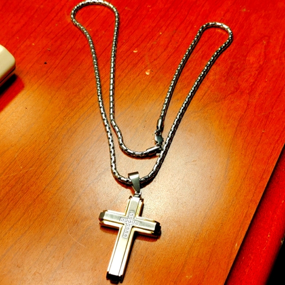 Cross Chain - Picture 1 of 2